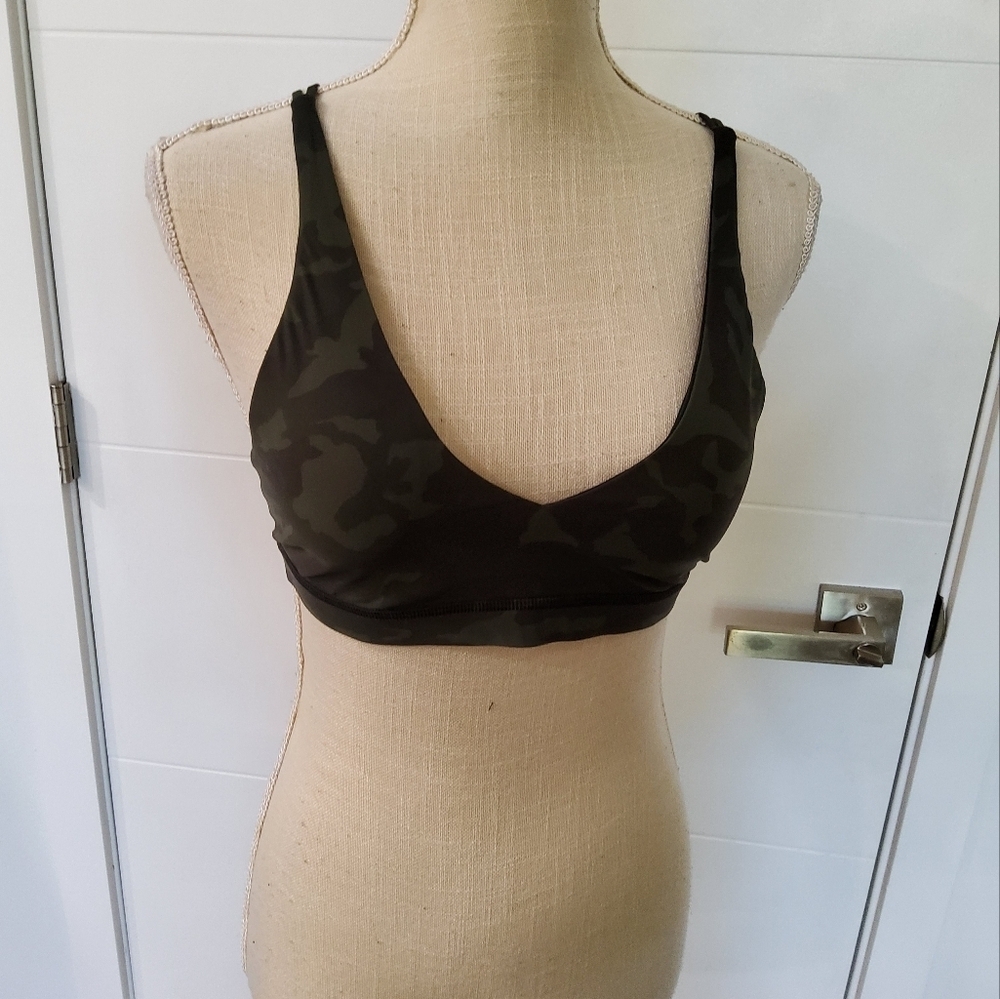Lululemon Athletica Strappy Sport Bra Size 8 ( cup A-B )
